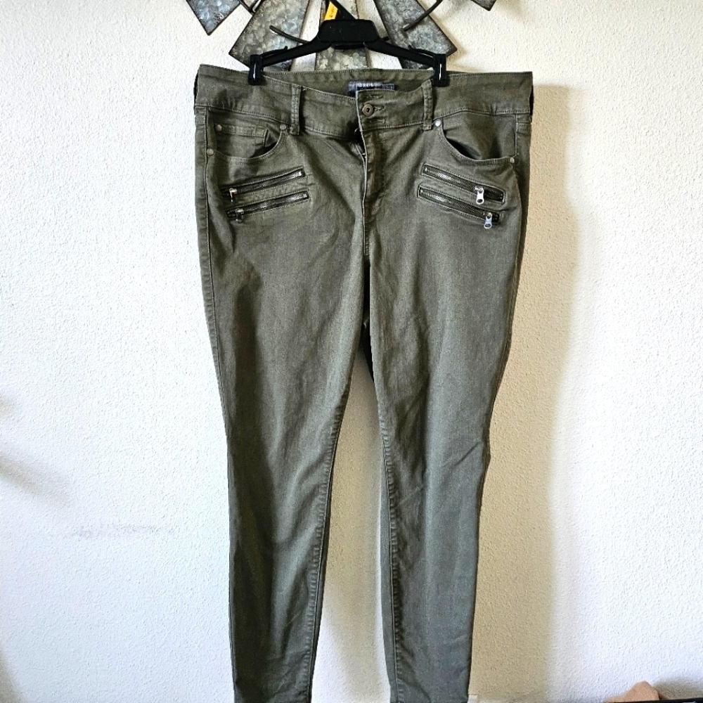 Torrid Women's Legging Feel the Fit Olive Green Super Soft Casual Pants size 20T